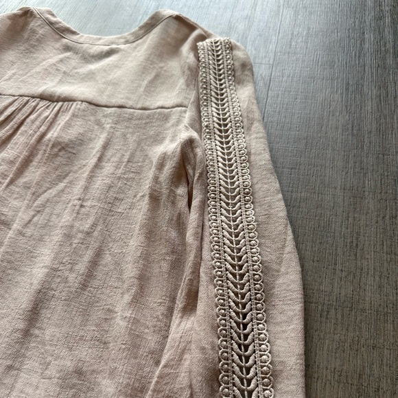 NWOT Eyelet patterned neutral tone blouse size S - Picture 10 of 10